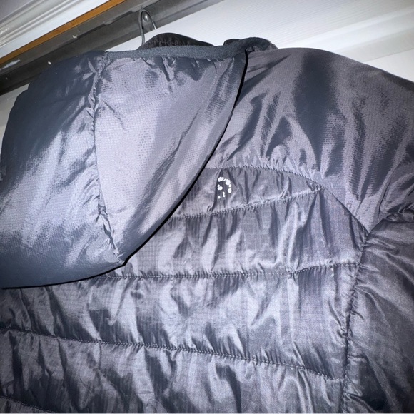 The North Face Black Ski Jacket with Quilted Design and Hood - Picture 13 of 15